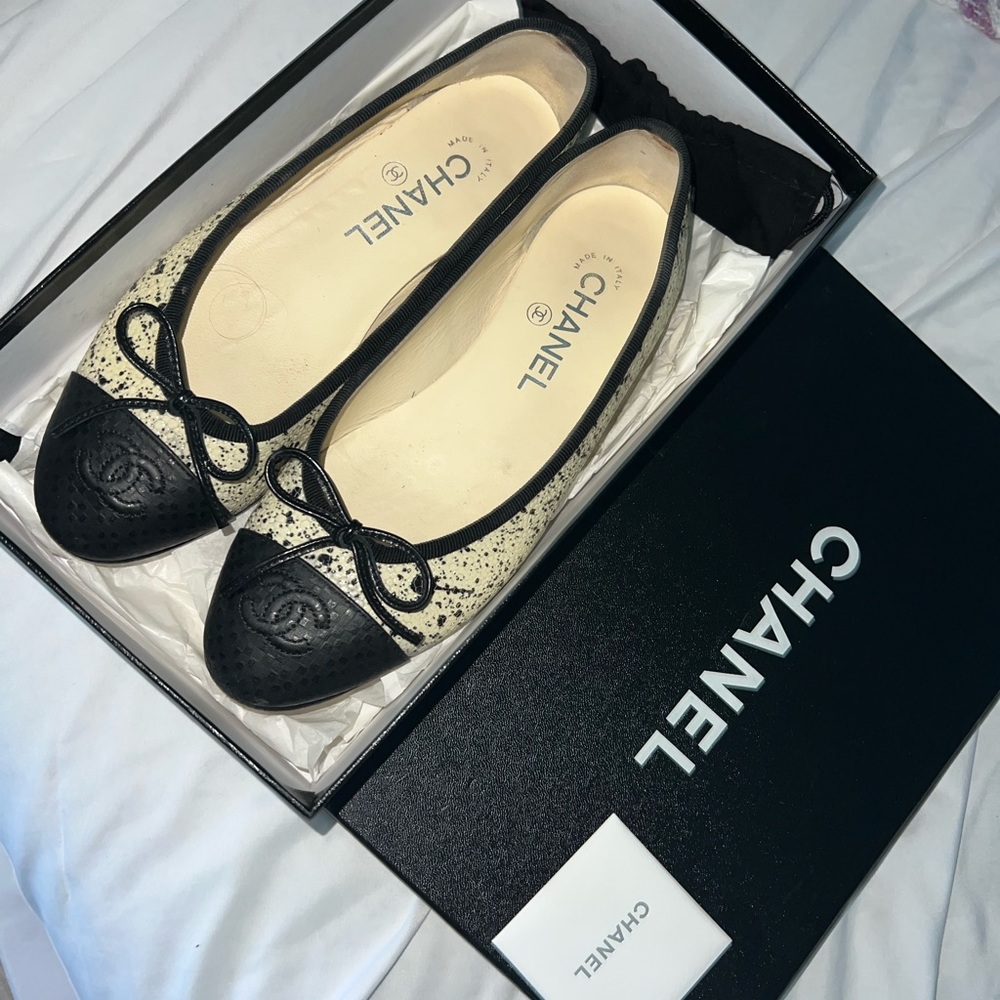 Authentic Chanel Ballet Flats with box and dust bag